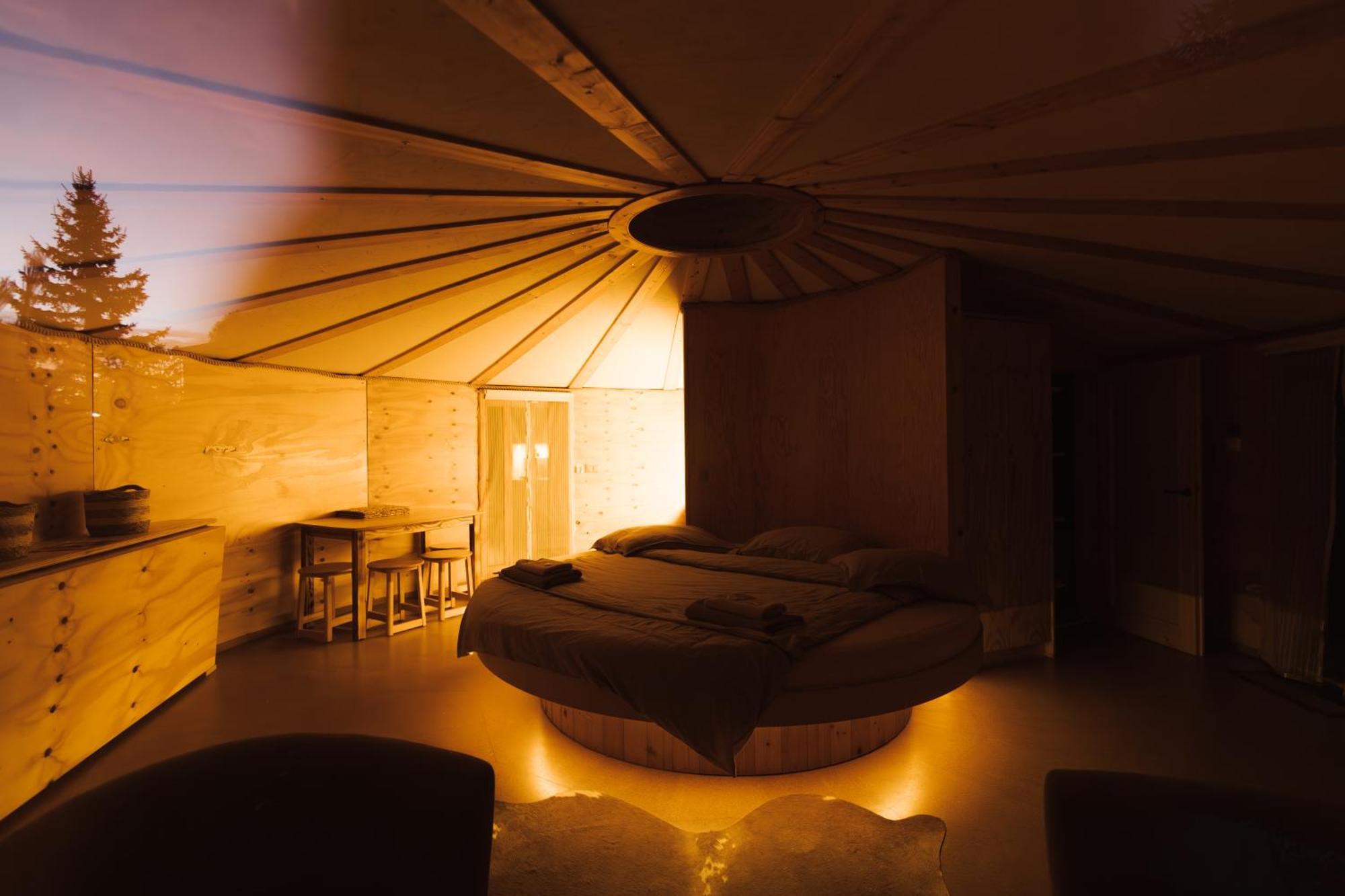 Glamp V Hluboke - Yurts And Wooden Houses Vsetín エクステリア 写真
