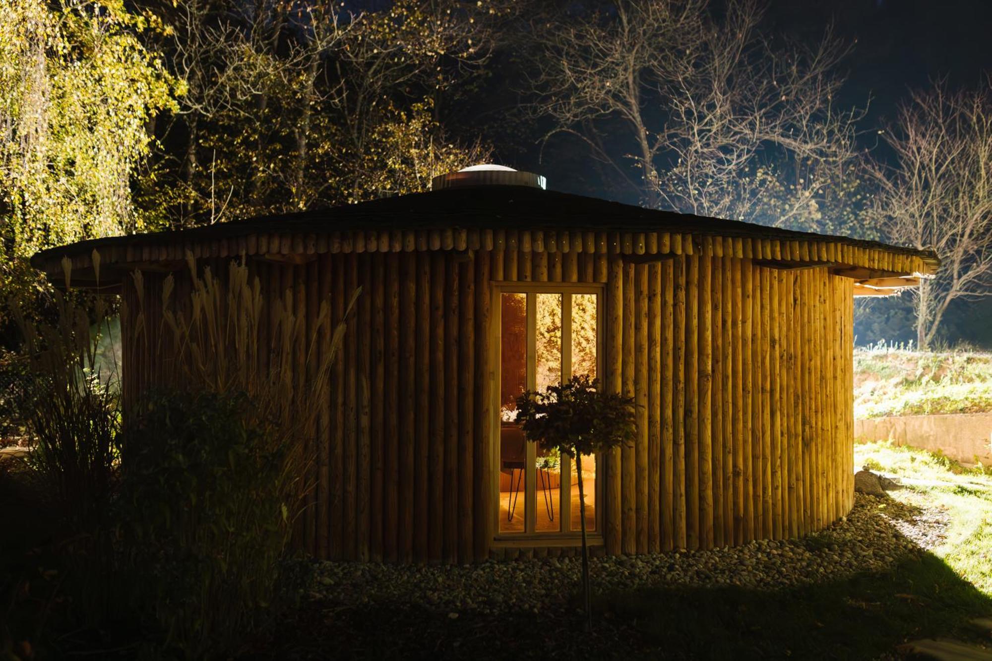 Glamp V Hluboke - Yurts And Wooden Houses Vsetín エクステリア 写真
