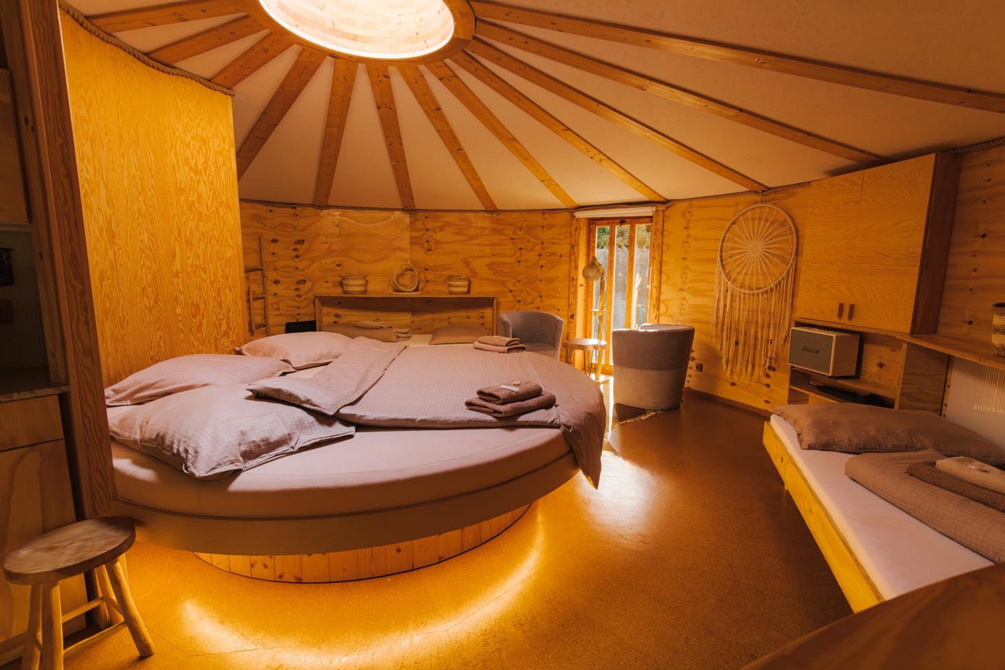 Glamp V Hluboke - Yurts And Wooden Houses Vsetín エクステリア 写真
