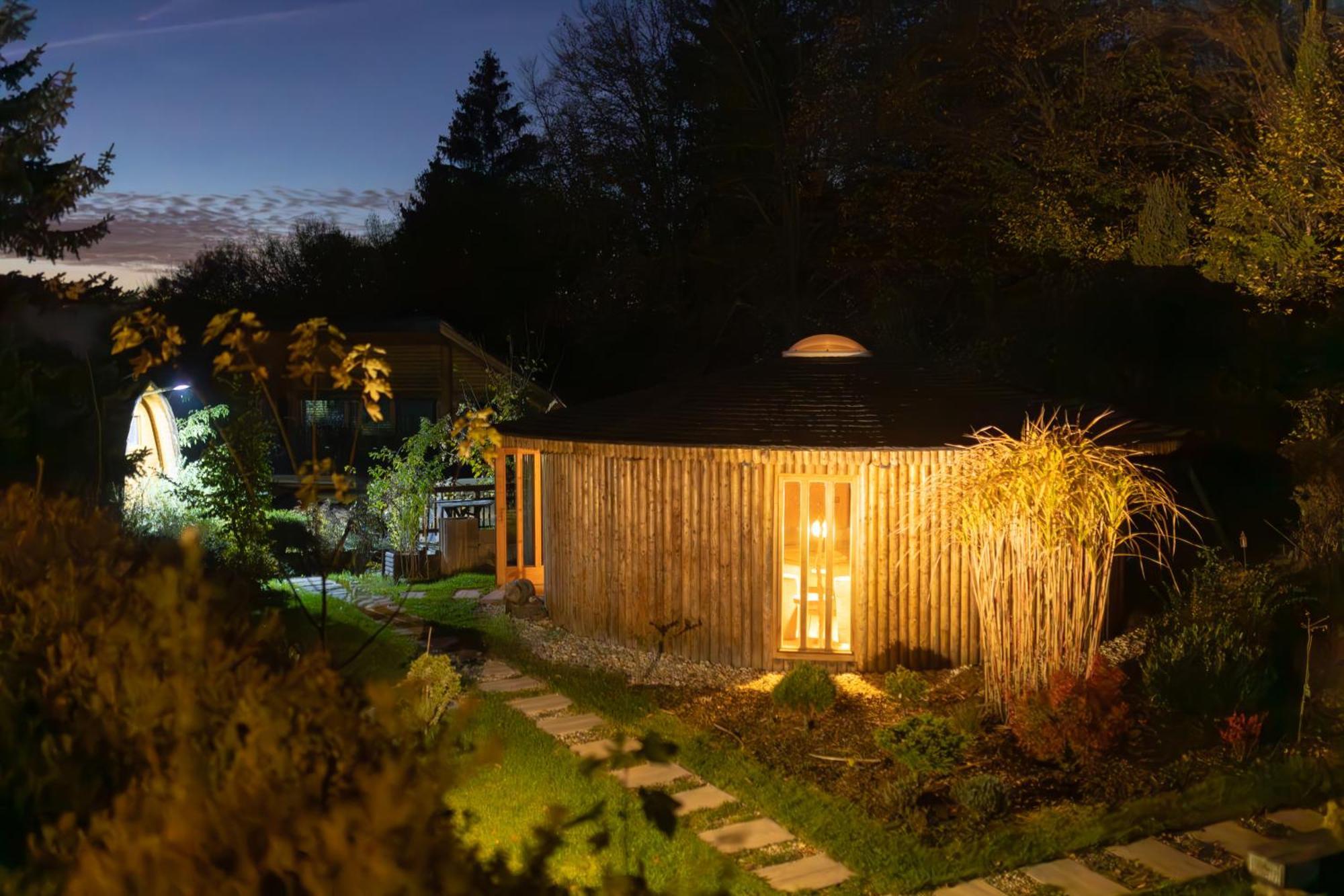 Glamp V Hluboke - Yurts And Wooden Houses Vsetín エクステリア 写真